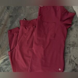 Uniform Advantage Easy Stretch Scrub Set